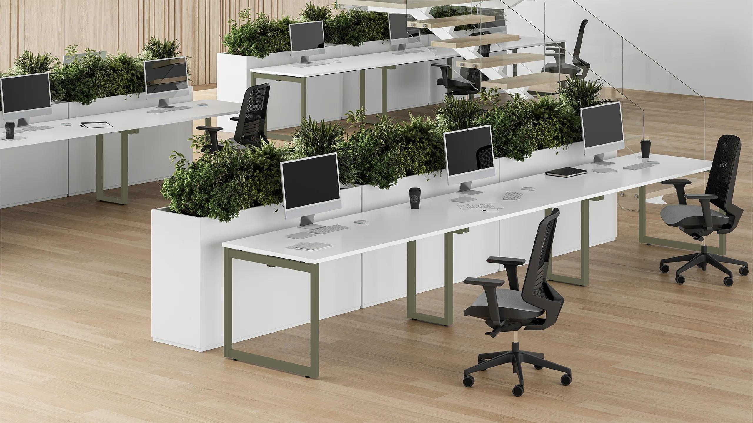 Bench operativo con jardineras, pantallas y sillas de malla